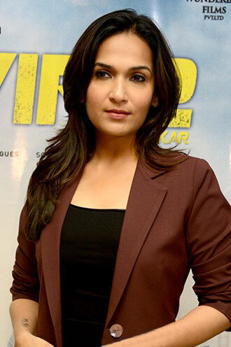 Soundarya Rajinikanth in a maroon blazer promoting Velaiilla Pattadhari 2 in Delhi